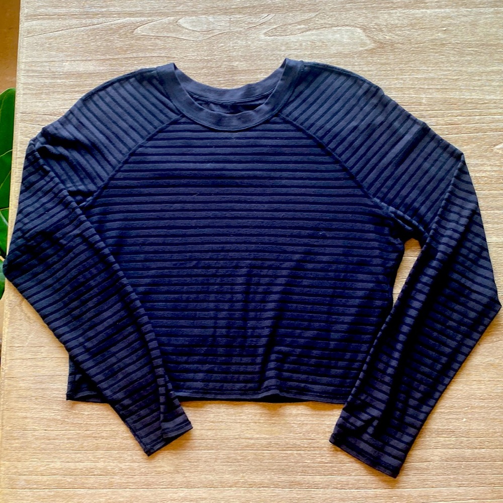 Lululemon long sleeve light weight crop top